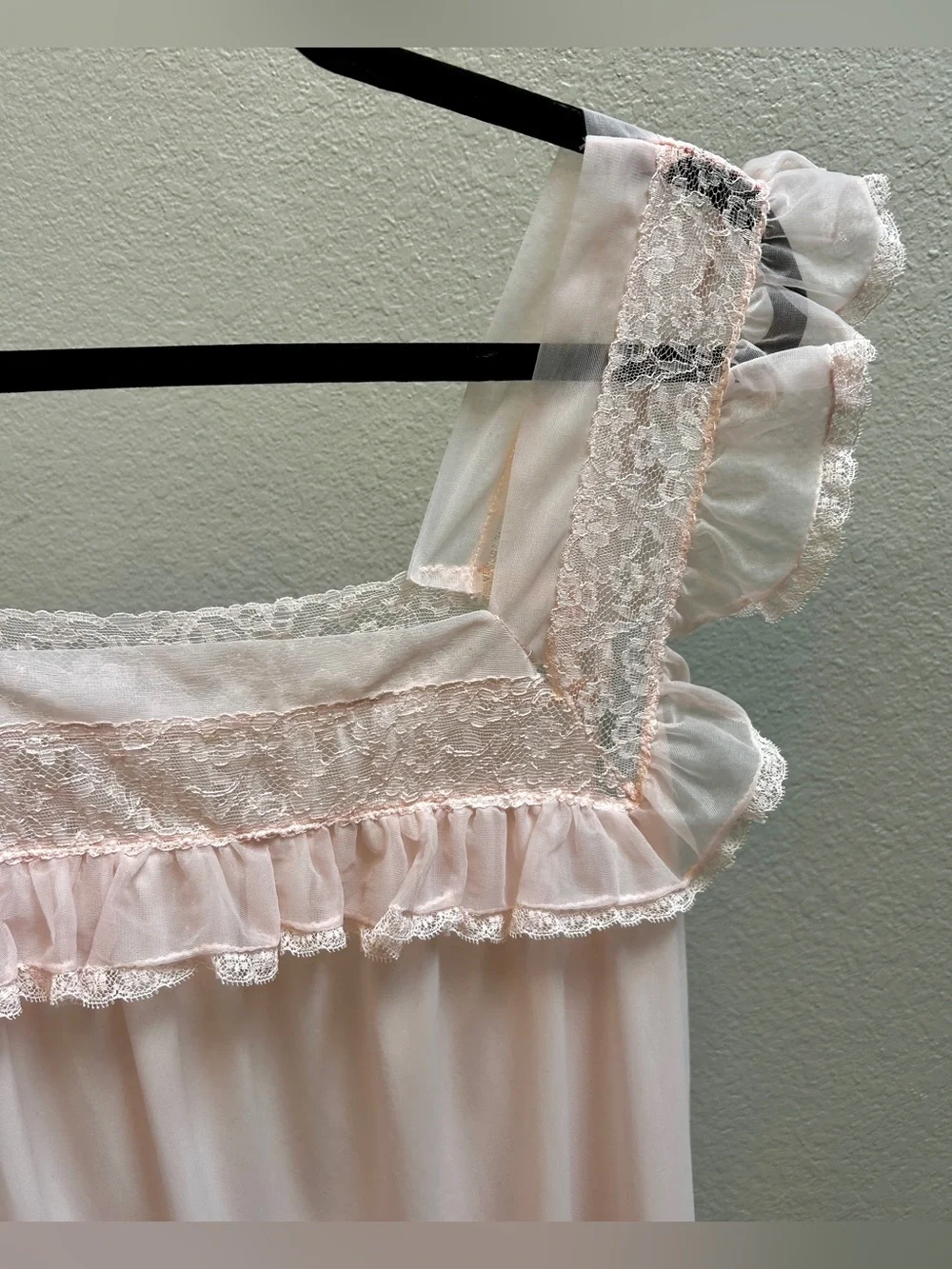 Vintage Satin Nylon Pale Pink Long Nightgown Gown Lace Detail Ruffle Size Medium - Picture 6 of 6
